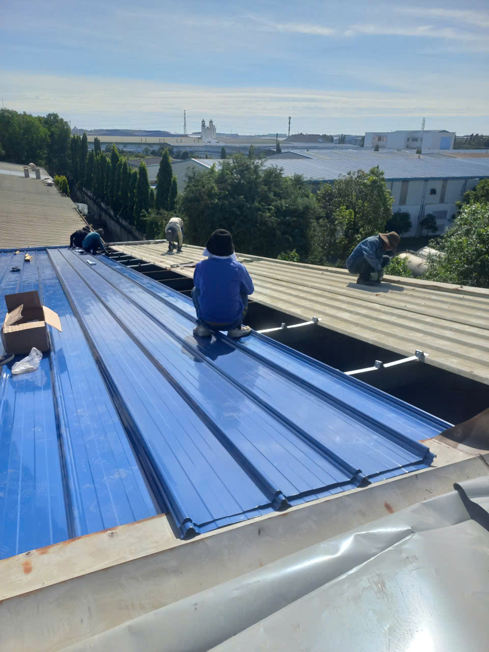 Dịch vụ sửa mái tôn tận nhà tại TPHCM