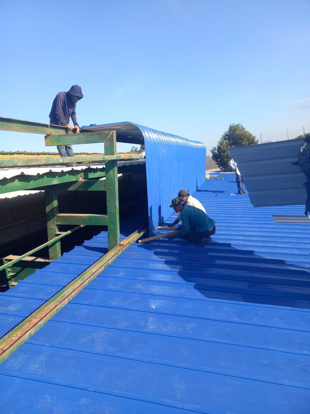 Dịch vụ sửa mái tôn tận nhà tại TPHCM