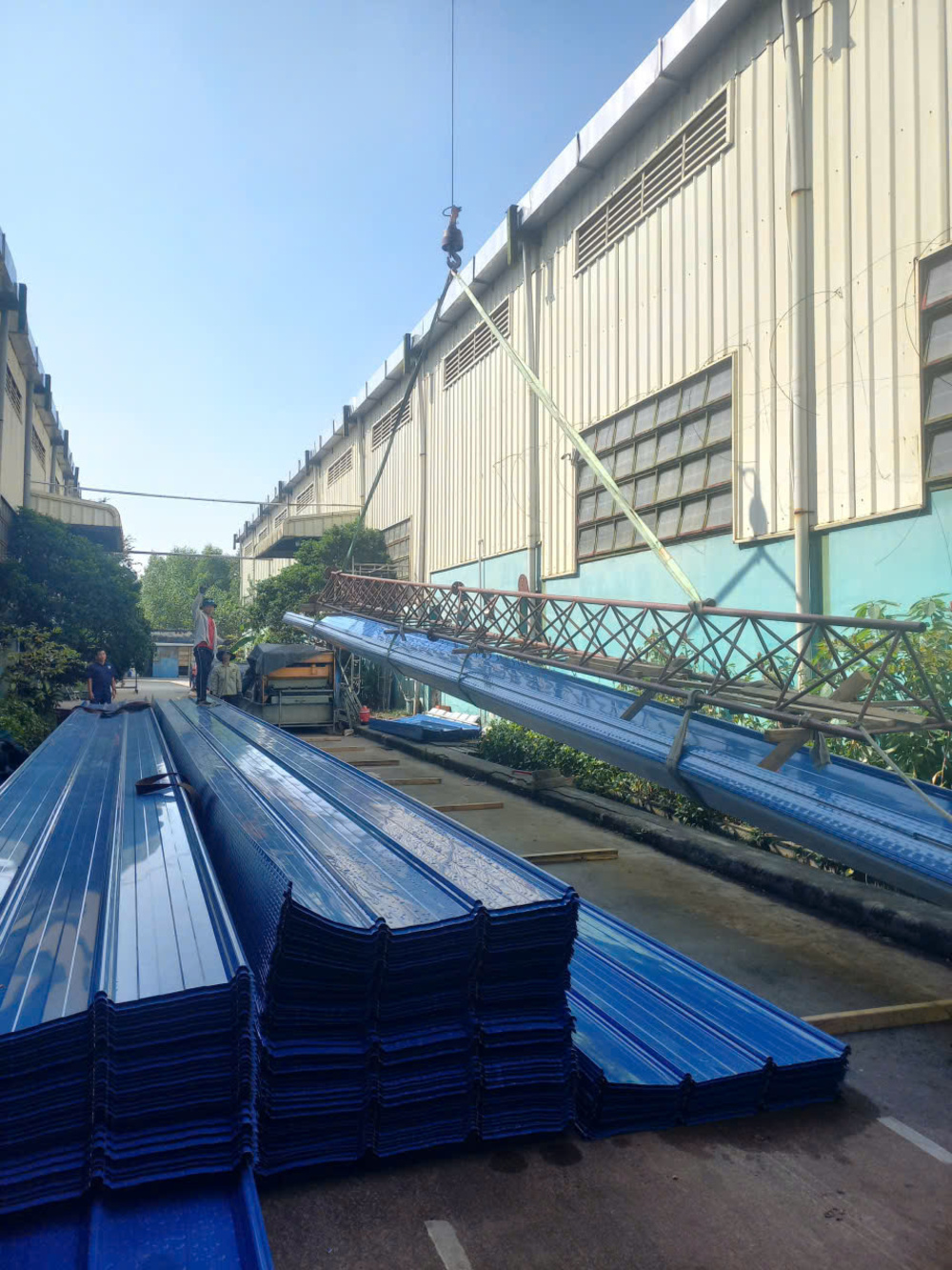 Dịch vụ sửa mái tôn tận nhà tại TPHCM