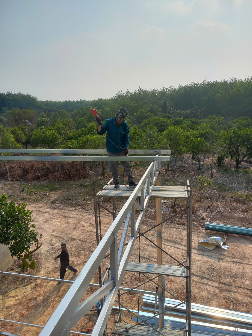 Lắp đặt mái nhà tiền chế tại TPHCM