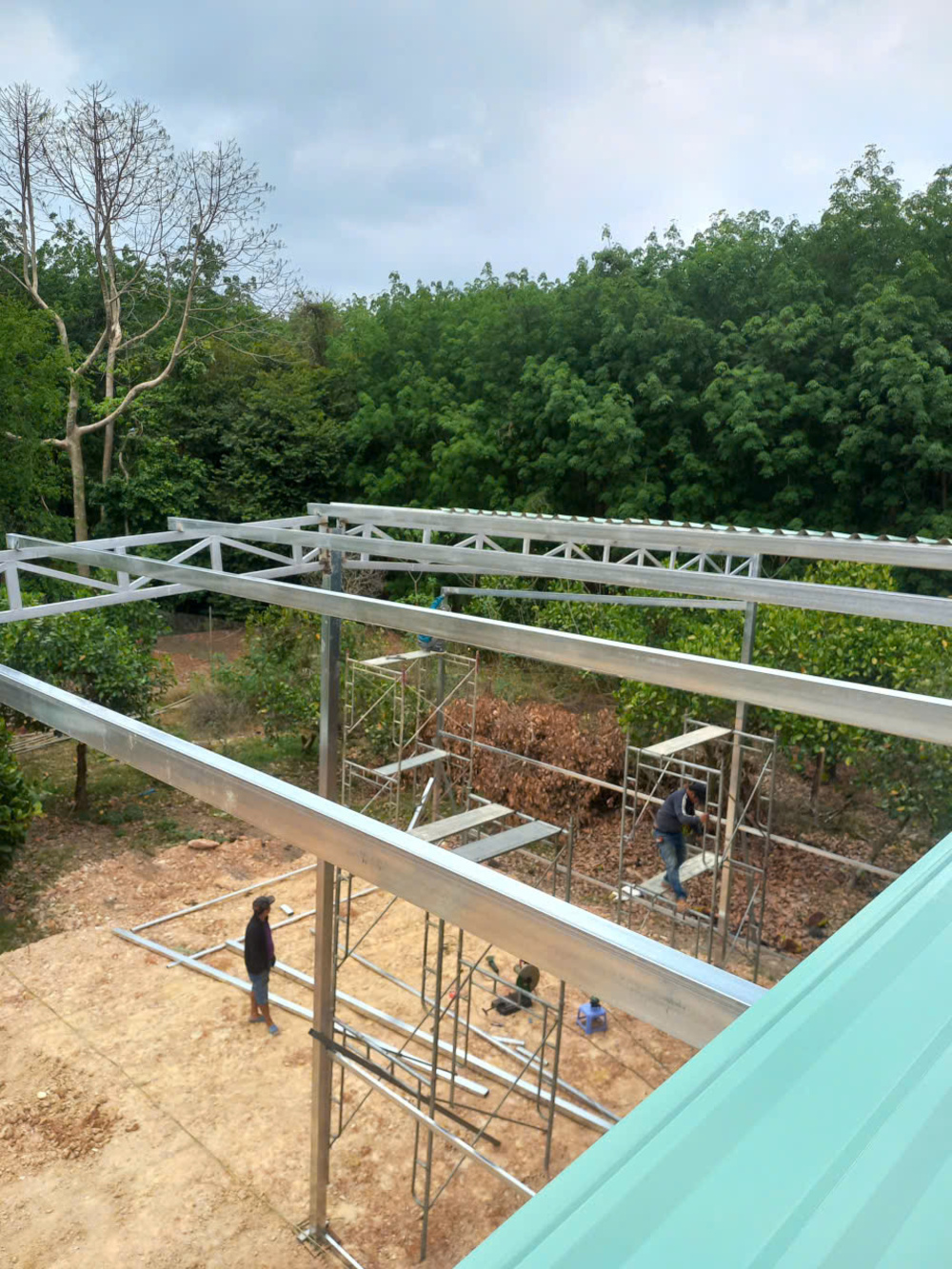 Lắp đặt mái nhà tiền chế tại TPHCM